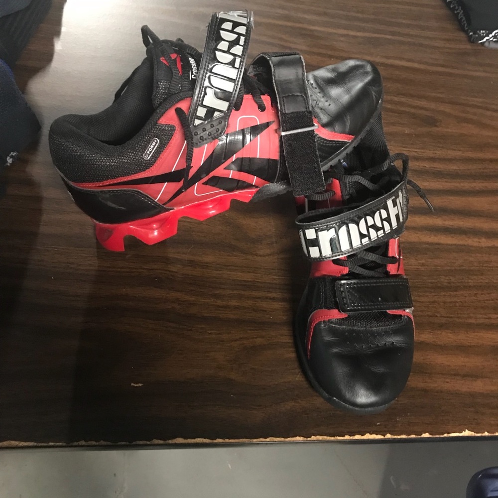 Reebok 7.5 lifting shoes.